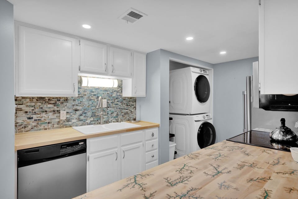 Fully equipped kitchen.