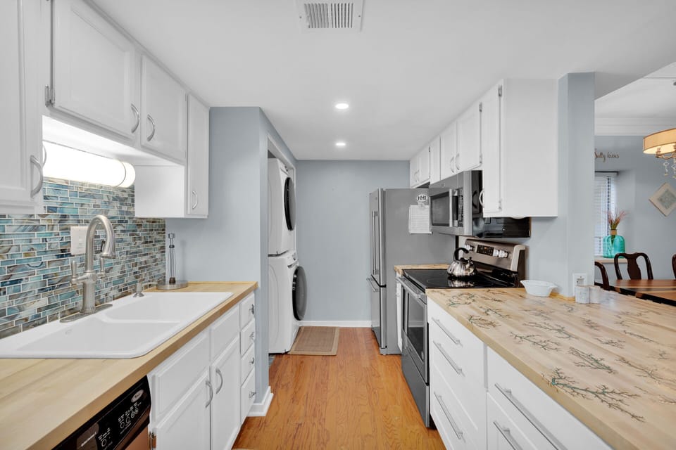 Fully equipped kitchen.