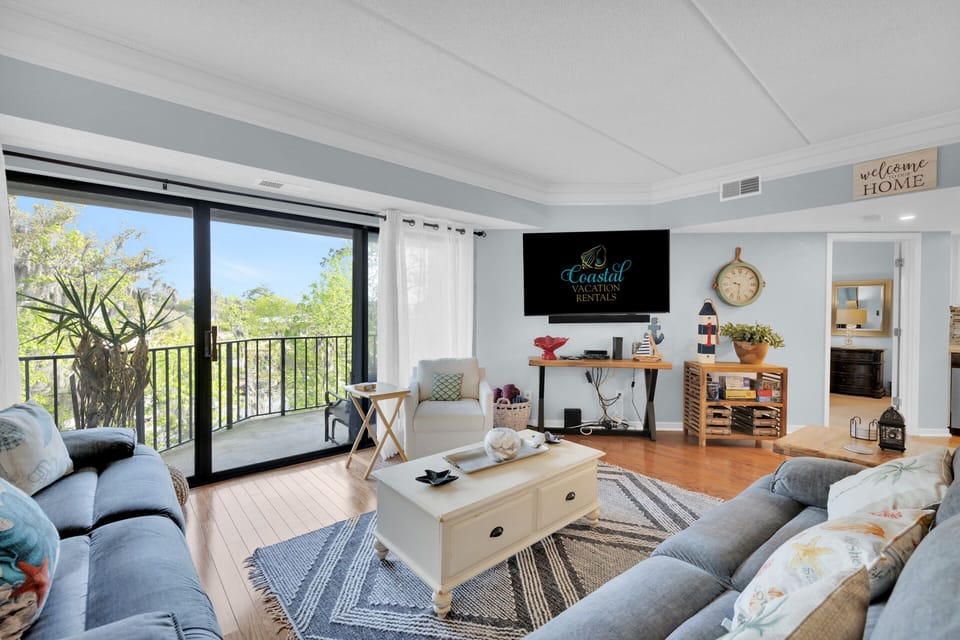 Living area with flat screen tv.