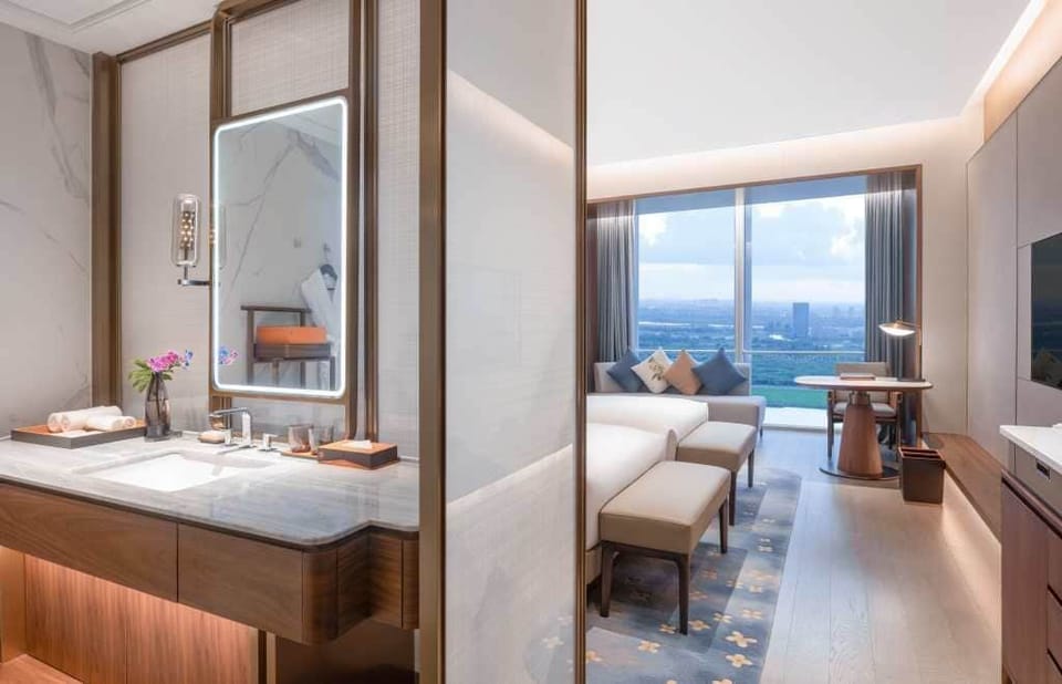 Specialty Suite  | Down comforters, minibar, in-room safe, laptop workspace