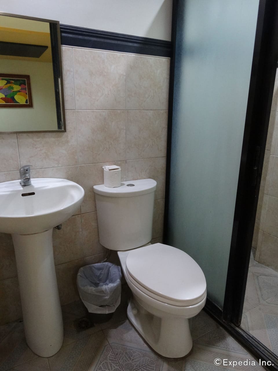 Deluxe Double Room, 1 Double Bed | Bathroom | Shower, rainfall showerhead, hair dryer, soap