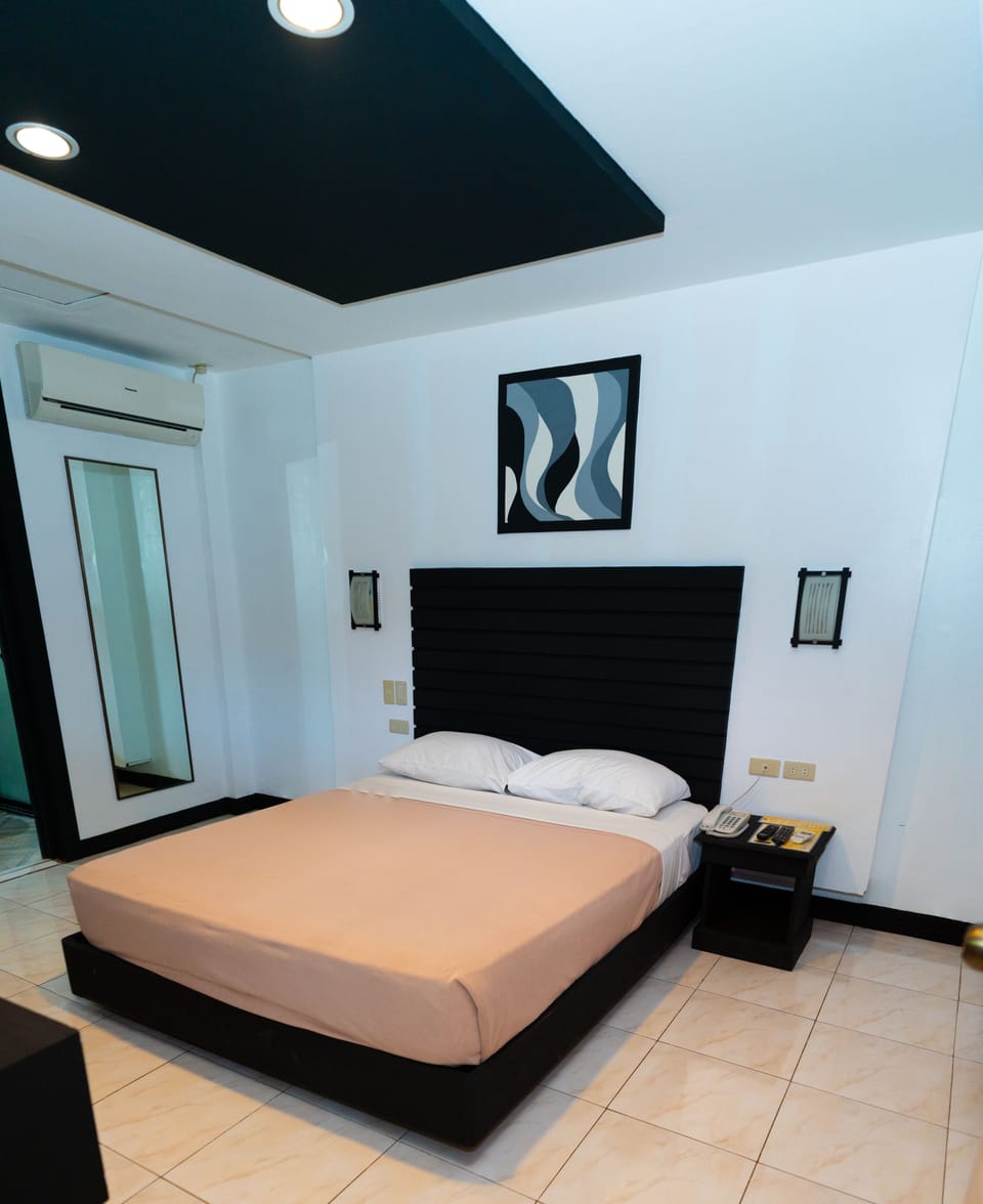 Deluxe Double Room, 1 Double Bed | Hypo-allergenic bedding, down comforters, desk, free WiFi
