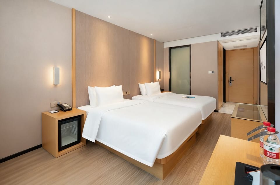 Business Twin Room | Premium bedding, desk, laptop workspace, blackout drapes