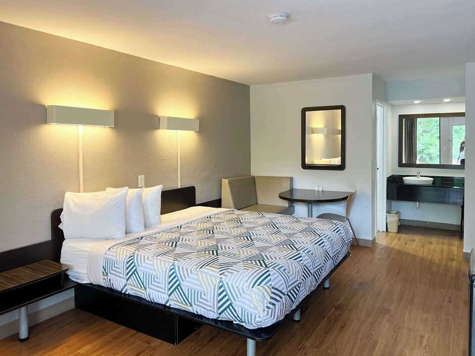 Desk, free WiFi, bed sheets