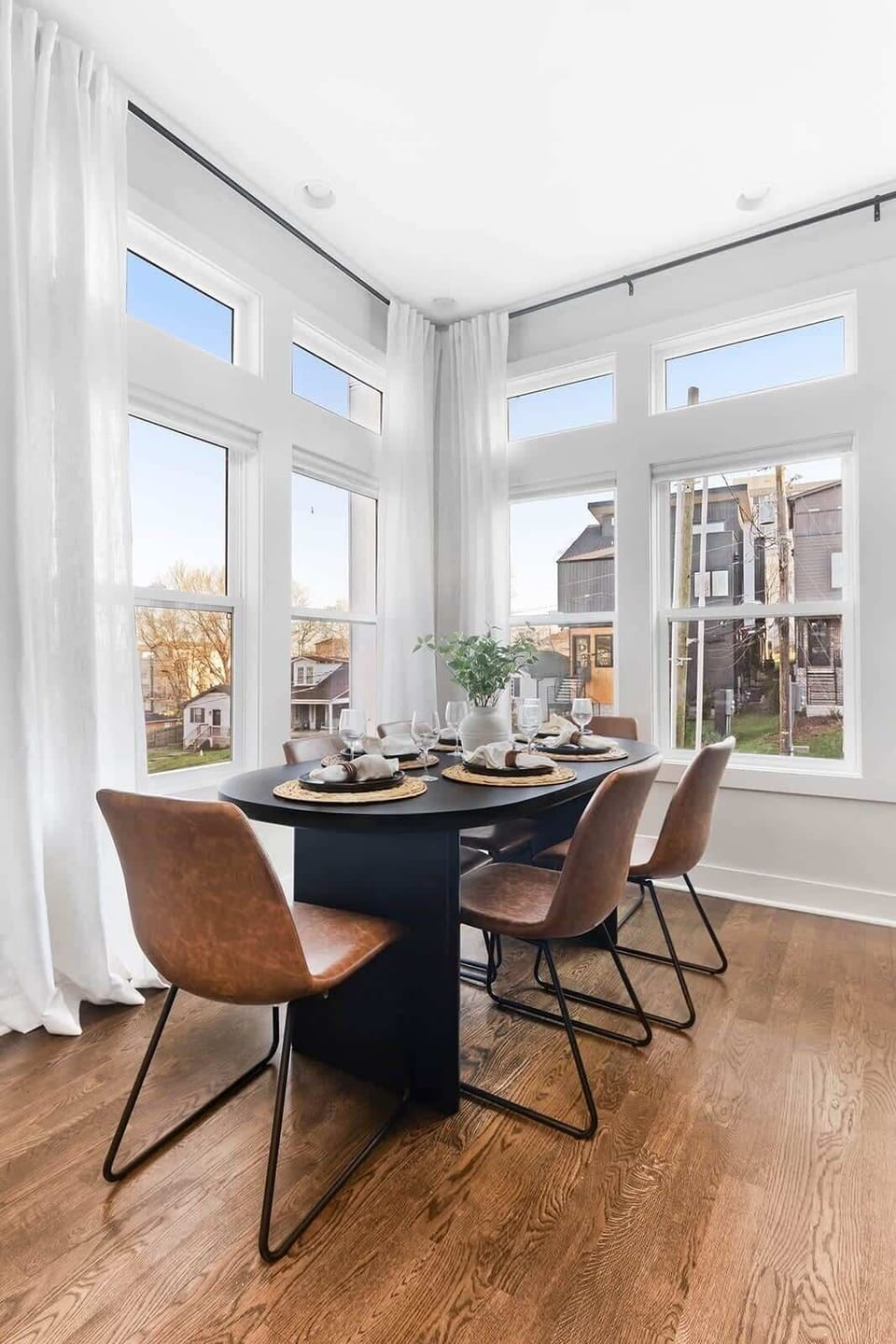 Bright and Clean Dining Area with Seating for Six