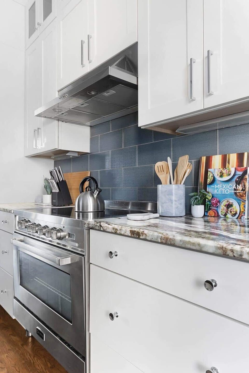 Well-Equipped Kitchen Perfect for Home-Cooked Meals
