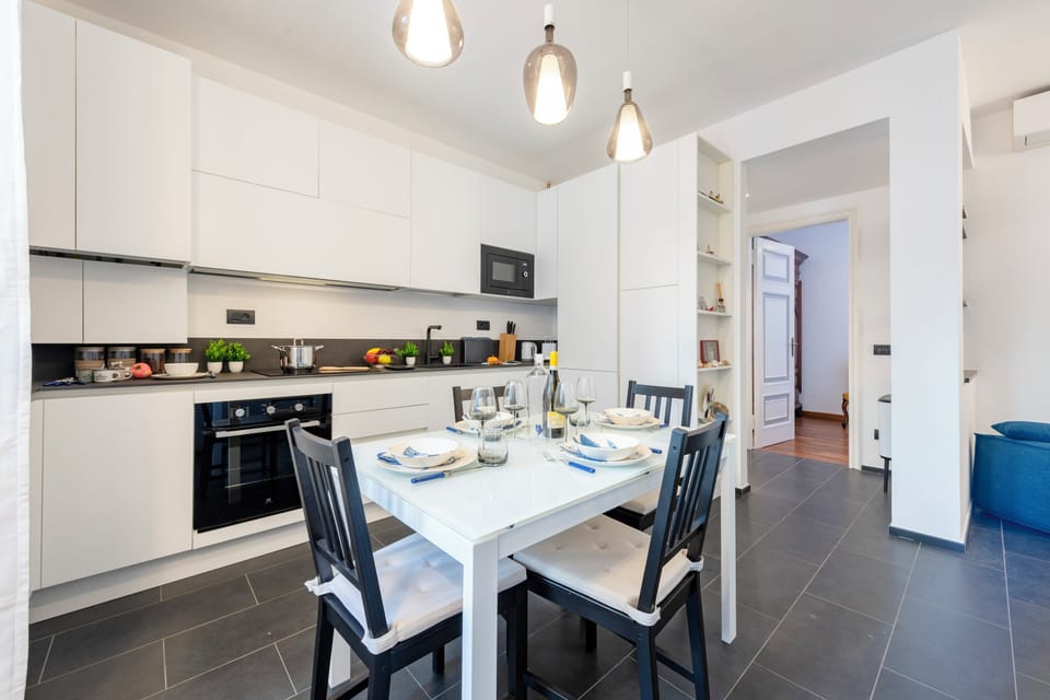 Family Apartment, Multiple Bedrooms, 2 Bathrooms, Sea Facing (Charming Flat Sestri Levante) | Private kitchen | Fridge, microwave, oven, stovetop
