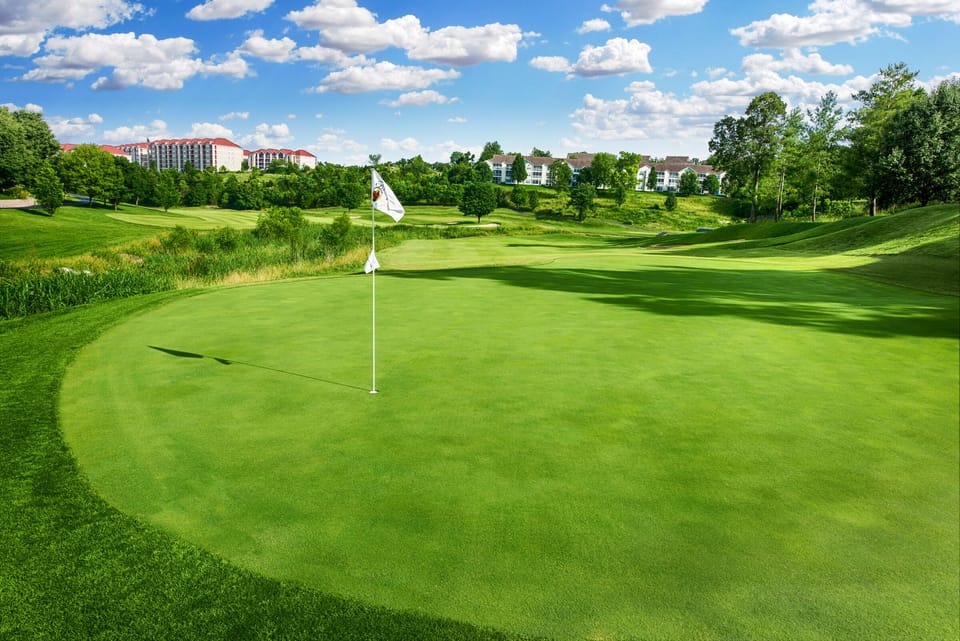 Guests of Thousand Hills enjoy significantly discounted rates for rounds of golf.