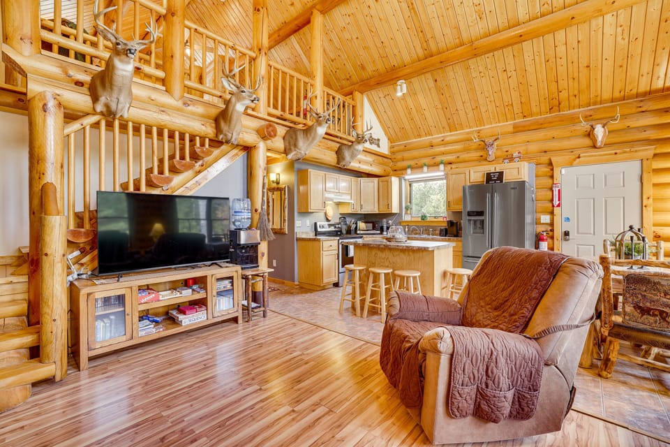 Living Room | Electric Heating | Smart TV | 1st Floor