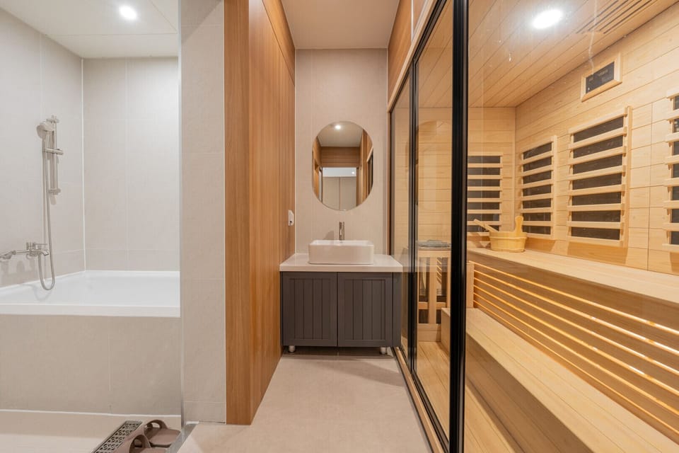 Luxury Room | Premium bedding, individually decorated, individually furnished, desk