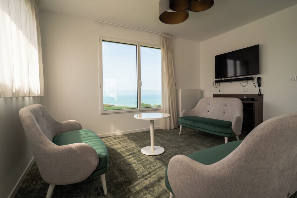 Deluxe Suite, Sea View | Living area | 43-inch flat-screen TV with satellite channels