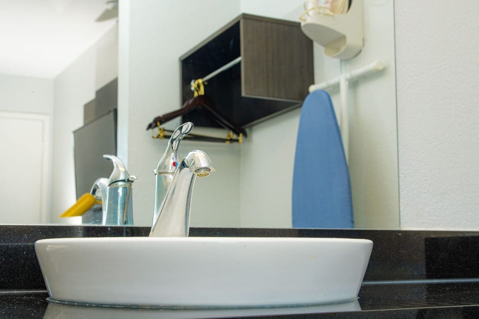 Bathroom sink