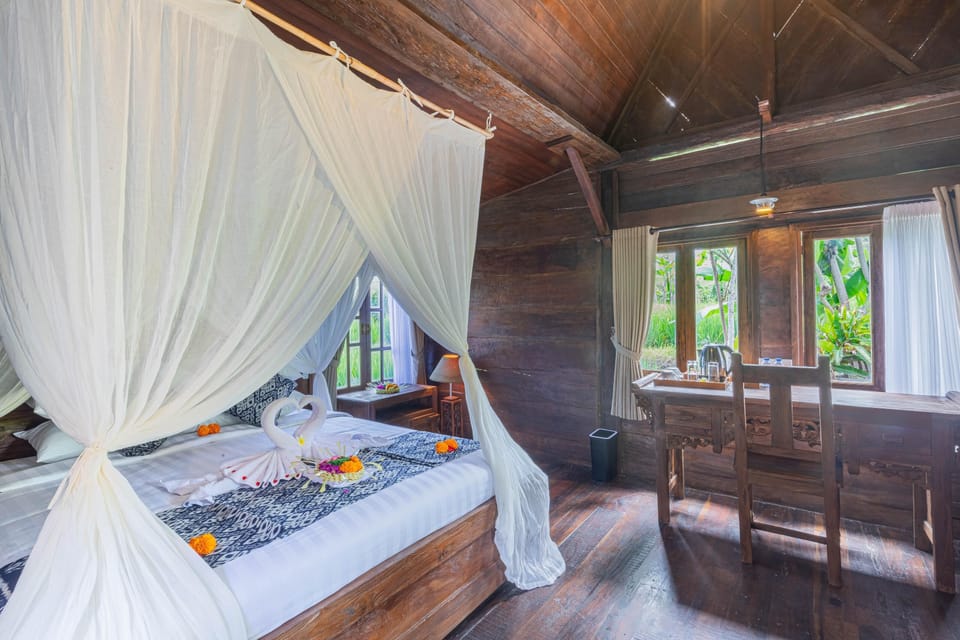 Deluxe Bungalow, Garden View | Individually decorated, individually furnished, desk, laptop workspace