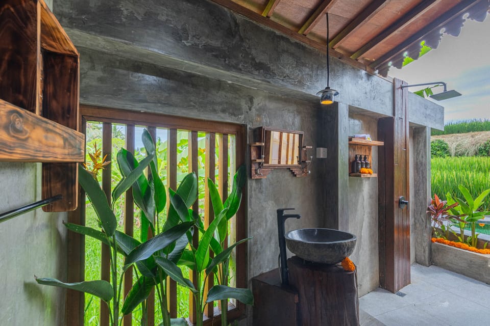Deluxe Bungalow, Garden View | Bathroom | Shower, rainfall showerhead, hair dryer, bathrobes