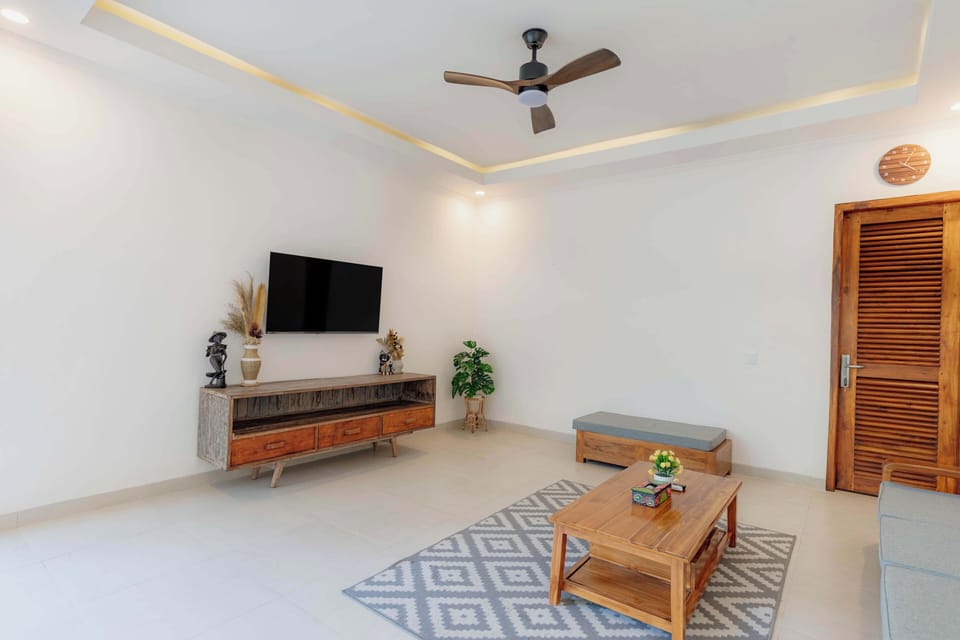 Executive Villa, 3 Bedrooms, Kitchen, Pool View | Living area