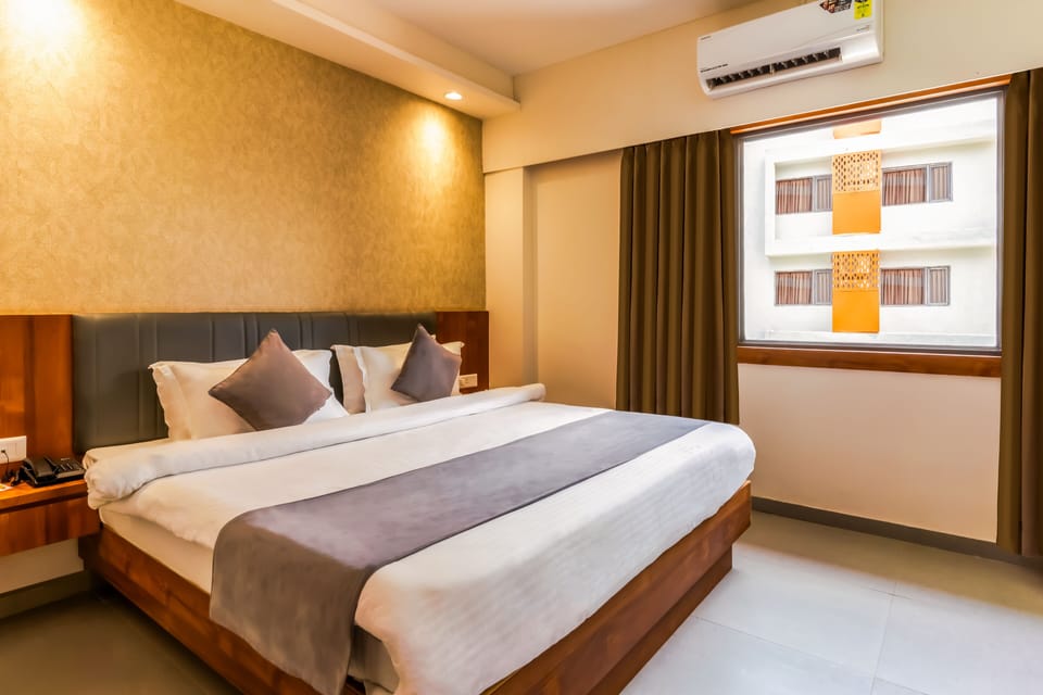 In-room safe, iron/ironing board, free WiFi, bed sheets