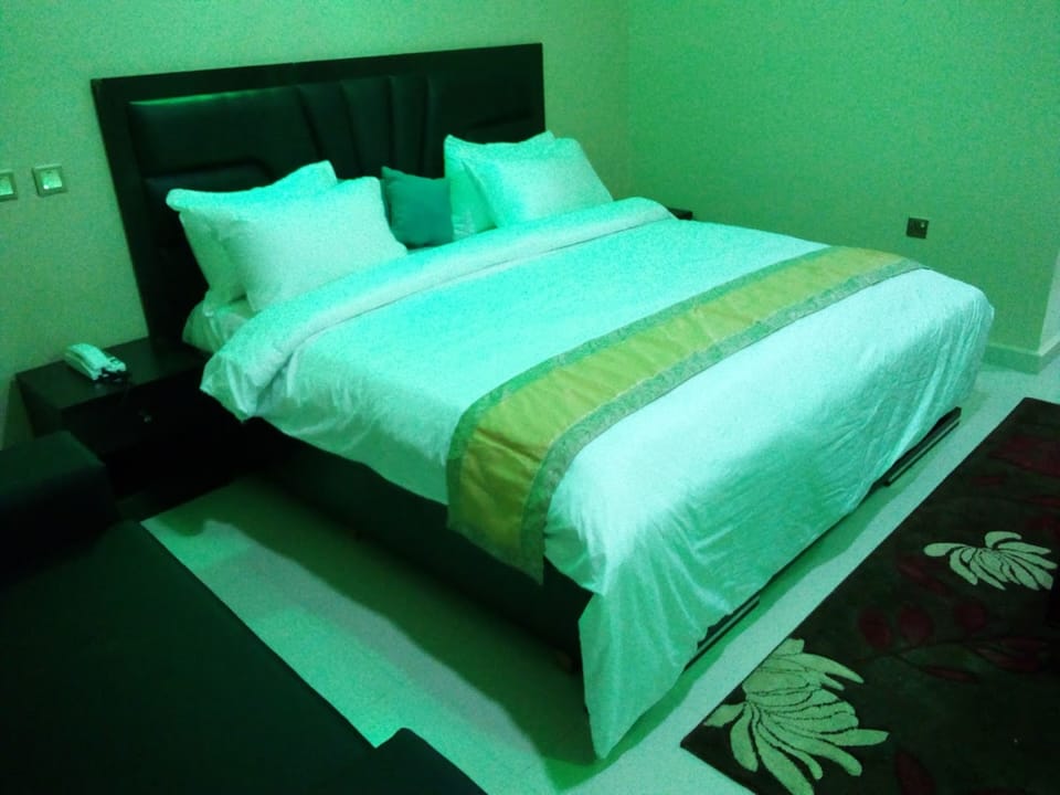 Deluxe Room | Premium bedding, memory foam beds, desk, laptop workspace
