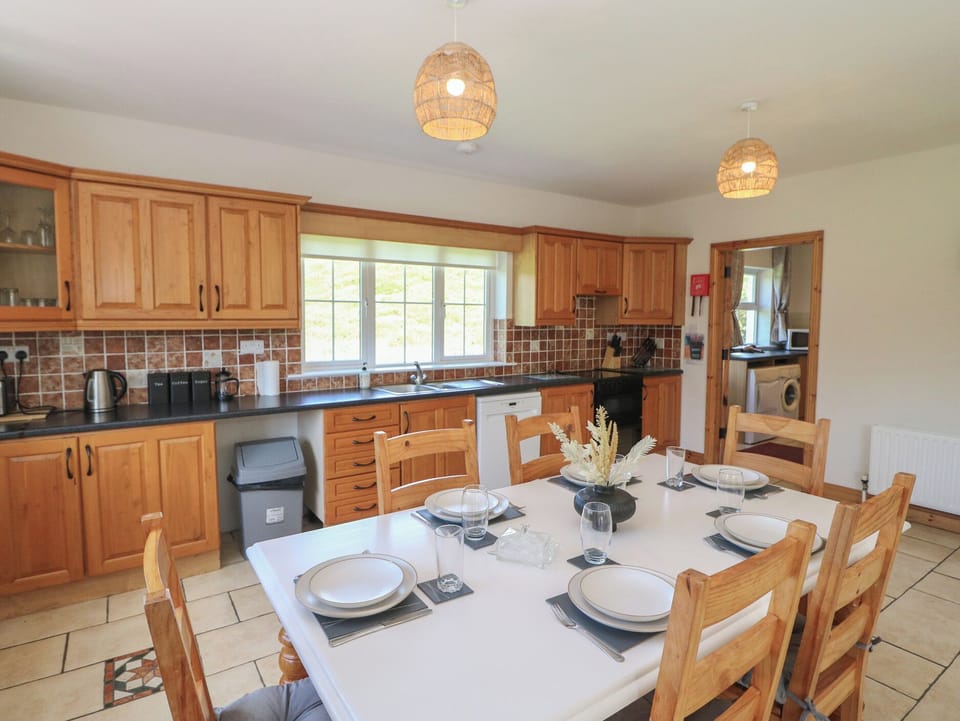 Cottage | Dining