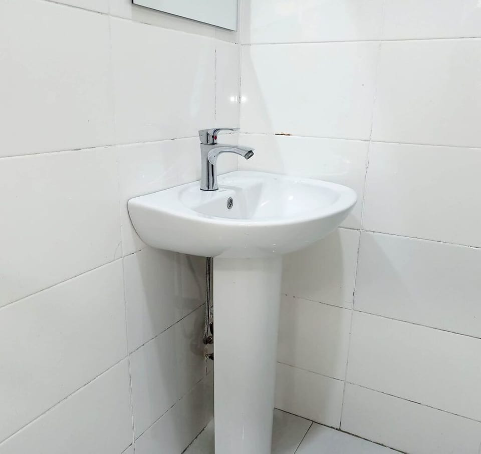 Business Room | Bathroom