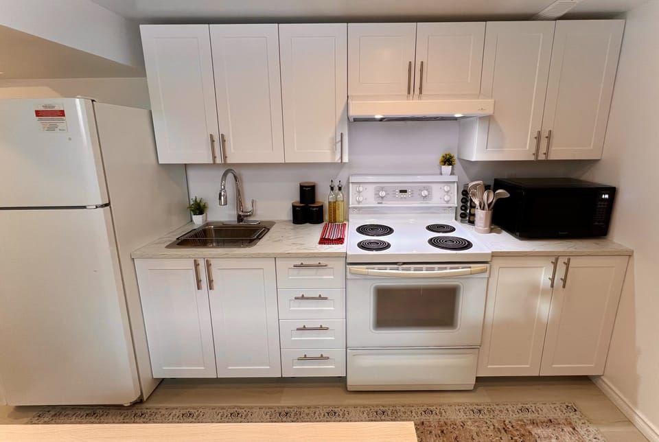Kitchen loaded with everything you need! (no oven, cooktop only!)