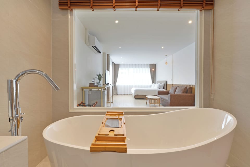 Separate tub and shower, deep soaking tub, rainfall showerhead