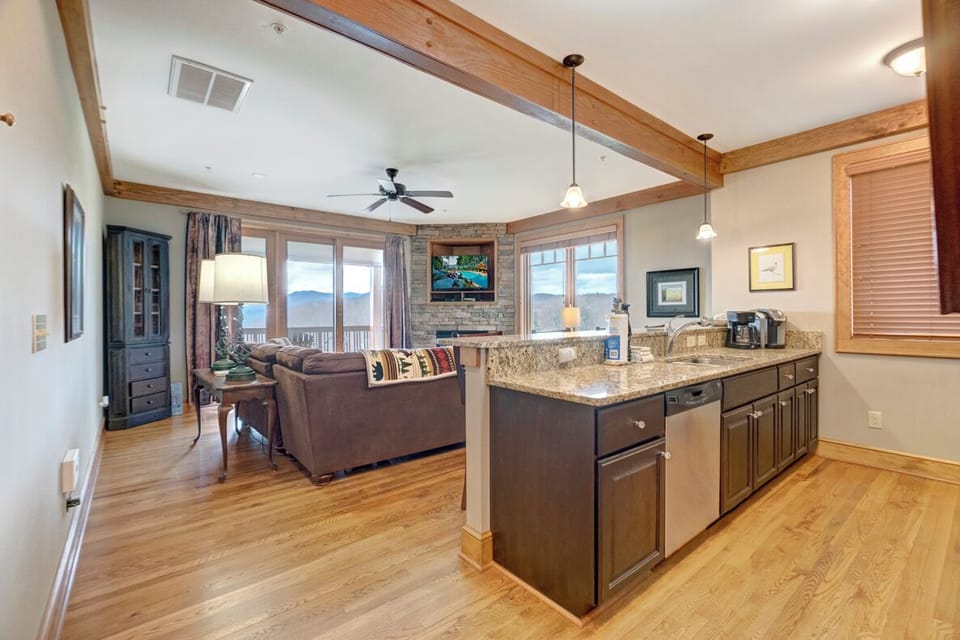 Open Floor Plan--- Grandfather Mountain View