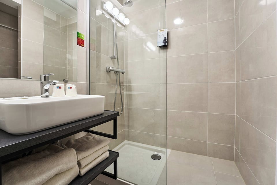 Superior Triple Room (1 Double + 1 single bed) | Bathroom | Combined shower/tub, eco-friendly toiletries, hair dryer, towels