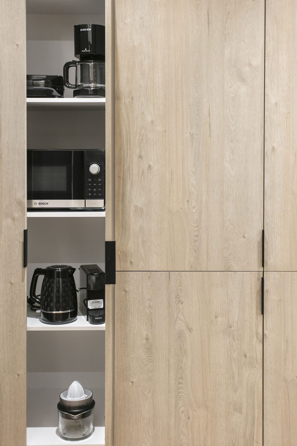 Luxury Apartment, 3 Bedrooms, Air conditioning | Private kitchen | Full-size fridge, microwave, oven, stovetop