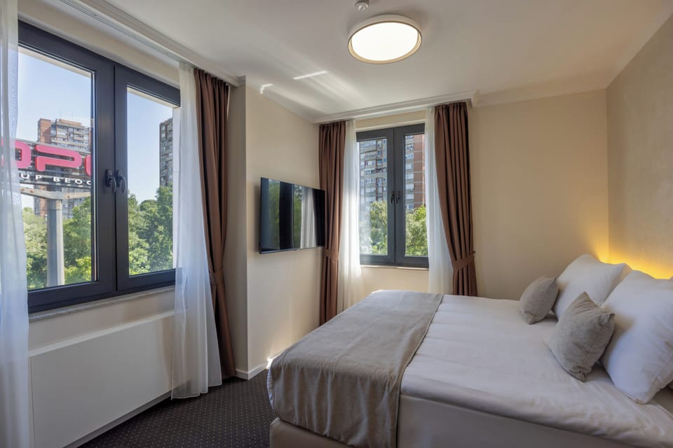 Standard Double Room | Hypo-allergenic bedding available, minibar, in-room safe, desk