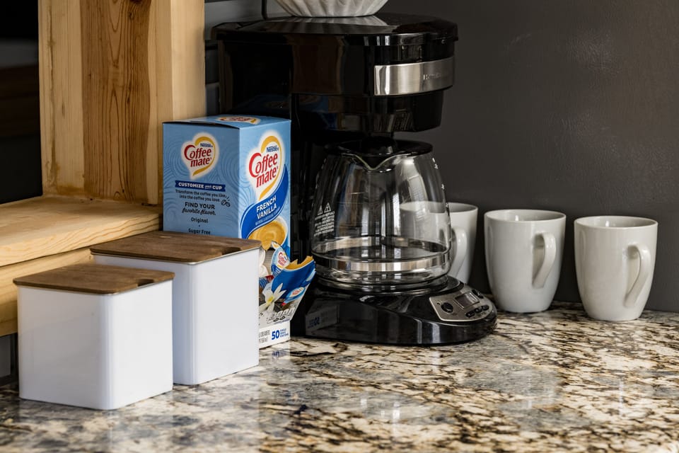 Cook with ease in the full kitchen, complete with stove, oven, microwave, fridge, spice set, pans, utensils, and more. Enjoy coffee with cream at the 4-stool counter, and don’t miss the popcorn station with 4 flavors—perfect for movie nights!