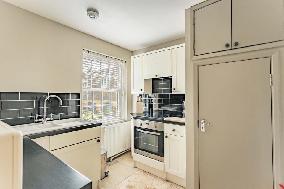 Superior Apartment, 1 Bedroom, Kitchen, Mountain View | Private kitchen