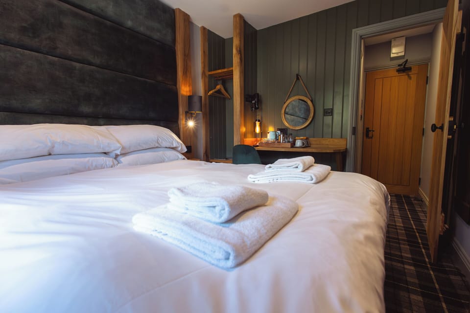 Standard Double Room | Desk, WiFi (free), individually decorated, individually furnished