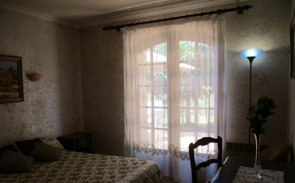Gite des Oliviers Valros - Tilleul - chambre lit double