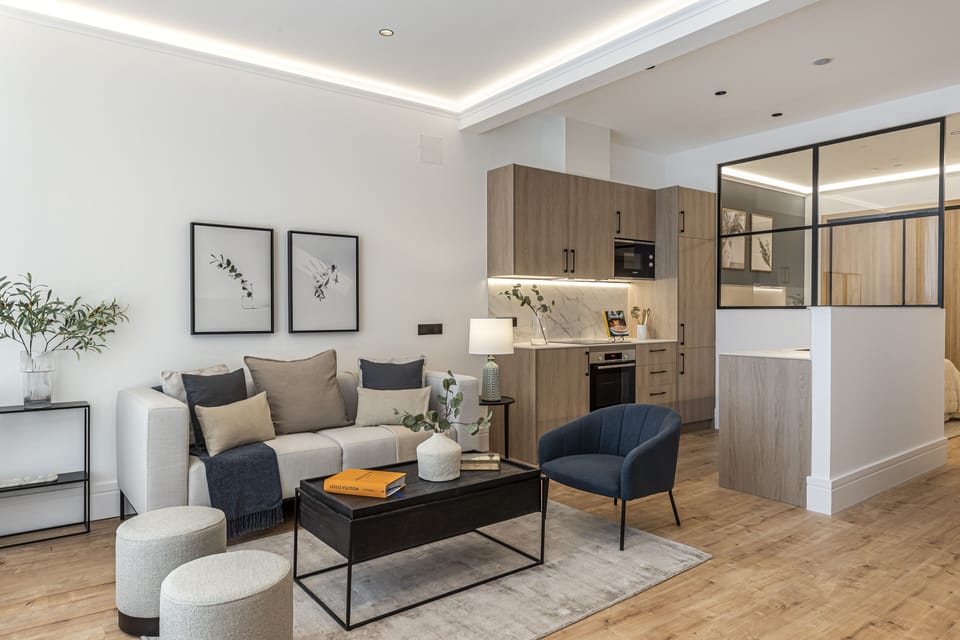 Exclusive Studio | Living area | Smart TV