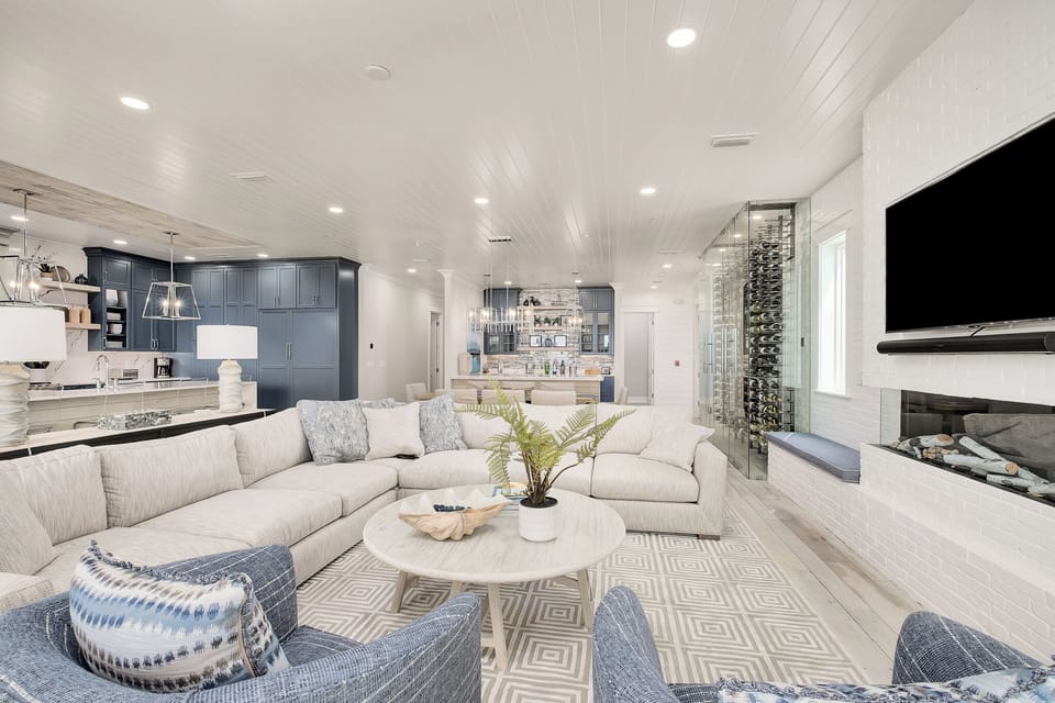 Look how expansive this room is!