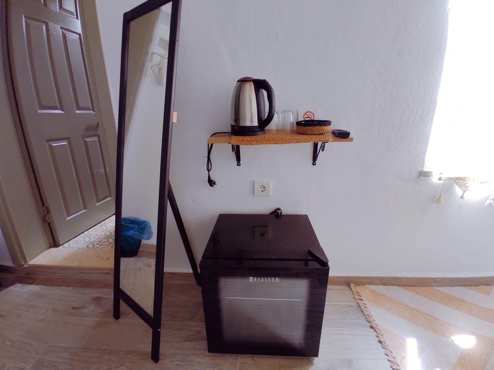 Economy Room | Premium bedding, laptop workspace, iron/ironing board, free WiFi