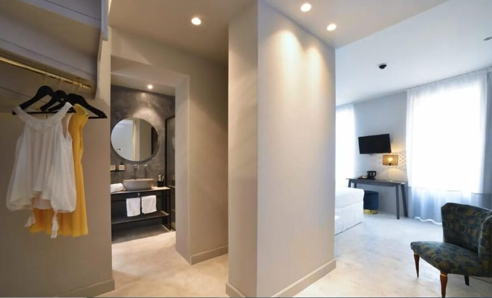 Suite | In-room safe, soundproofing, iron/ironing board (on request)