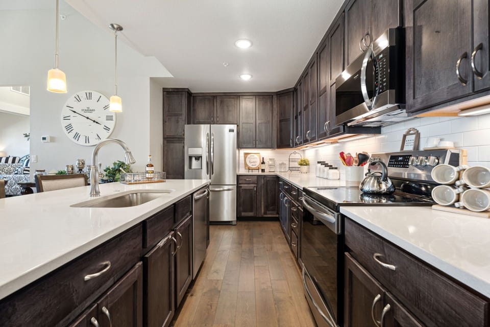 Chef's Kitchen | Large Kitchen Island and Stainless Steel Appliances