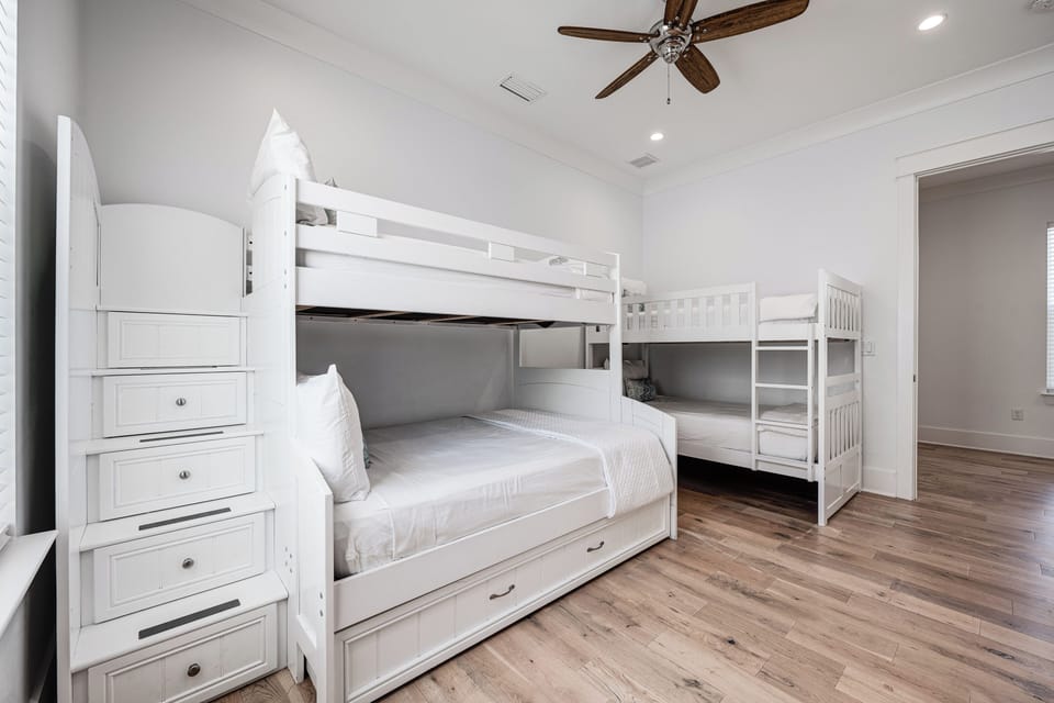 Bunk room (2nd floor)