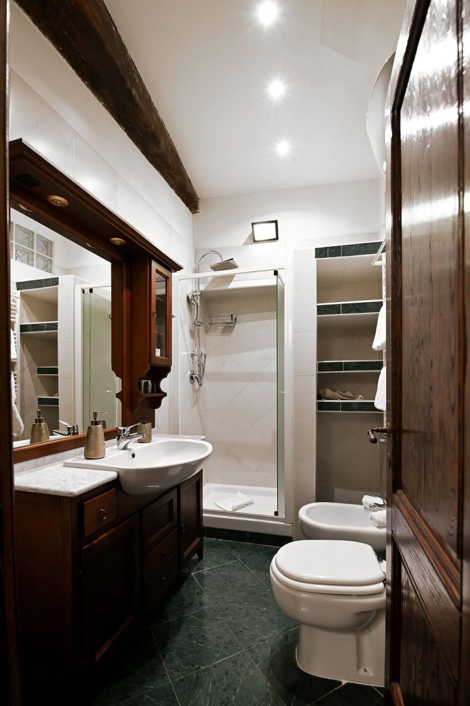 Comfort Room, City View | Bathroom | Free toiletries, hair dryer, bidet