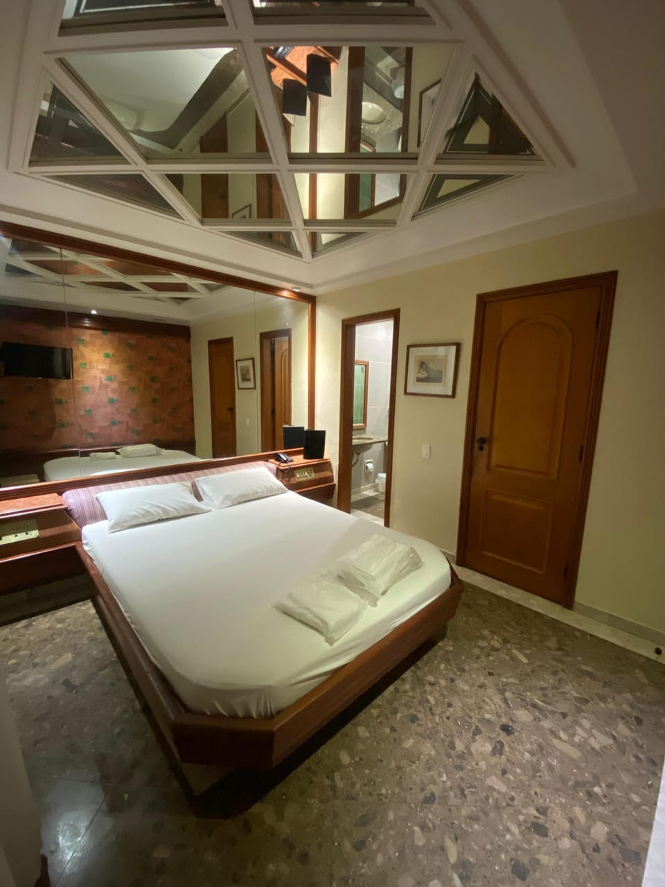 Deluxe Room | Desk, free WiFi, bed sheets