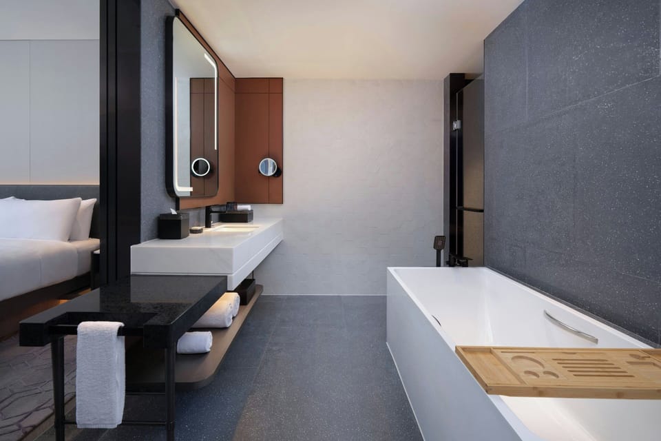 Suite, 1 Bedroom, City View | Bathroom