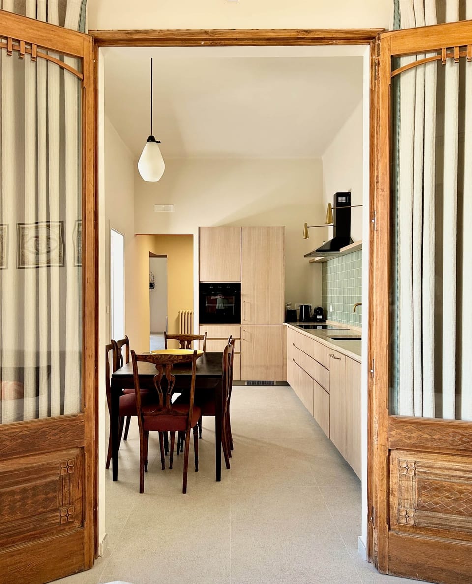 The fully equipped kitchen has everything you need (including a washing machine) 