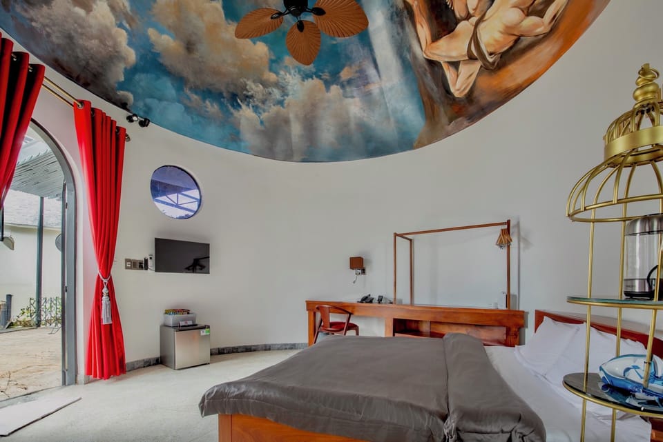 Deluxe Double Room, 1 Bedroom, Non Smoking, Courtyard View | Premium bedding, down comforters, memory foam beds, desk