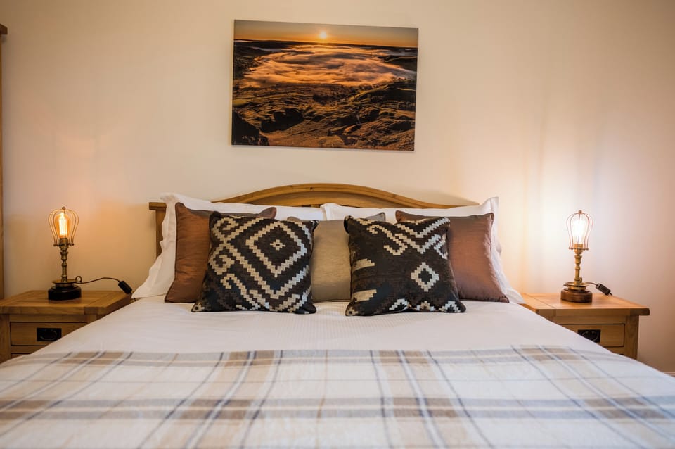 Individually furnished, bed sheets