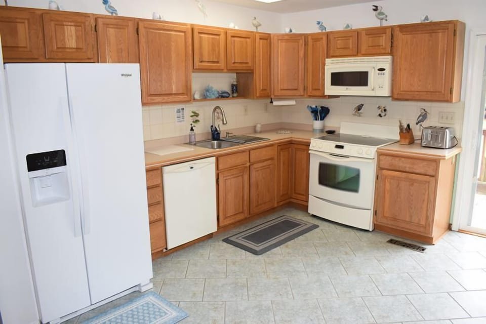 Fully stocked kitchen