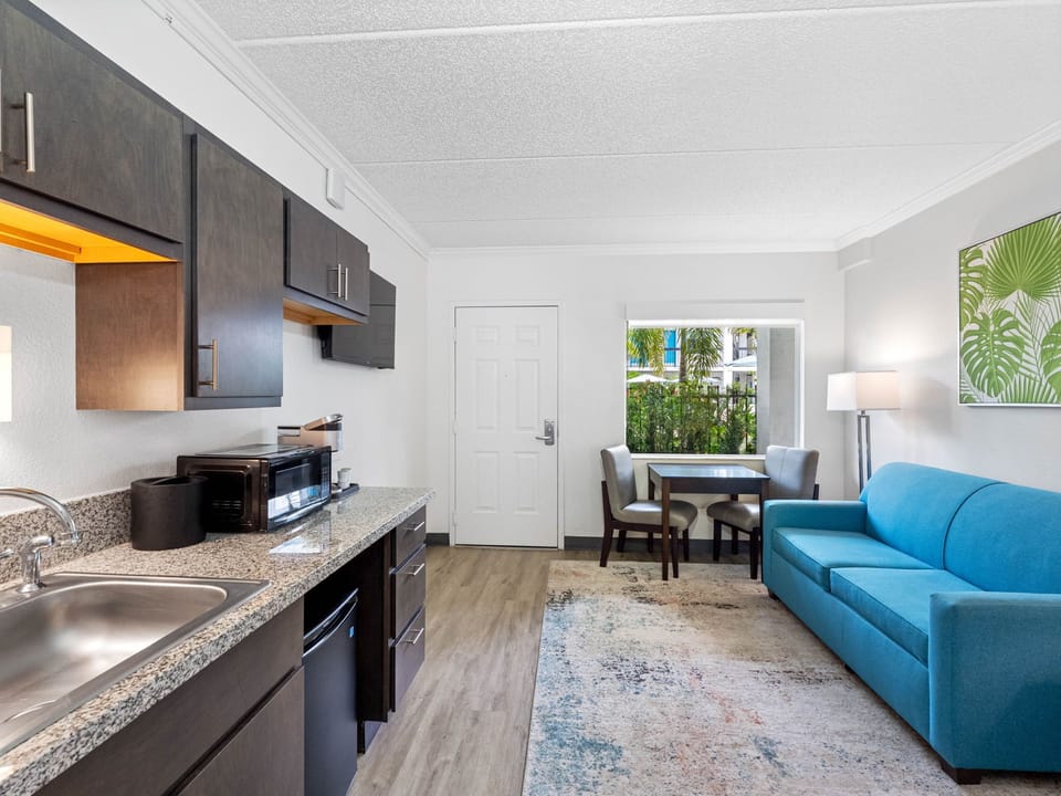 King Suite | Living area | 50-inch Smart TV with cable channels