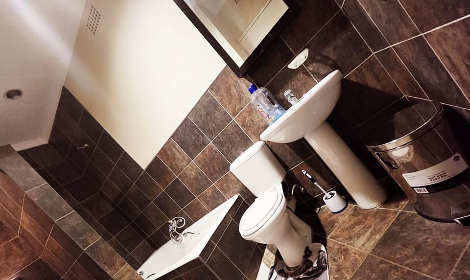 Basic Double Room | Bathroom