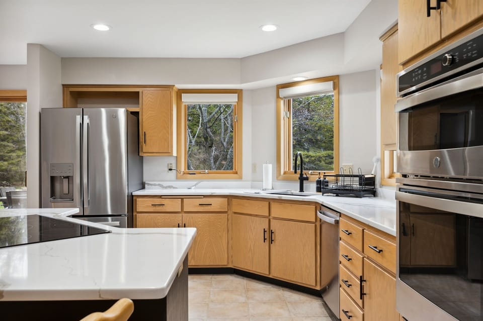 Contemporary kitchen with a full suite of appliances and plenty of cabinet space.