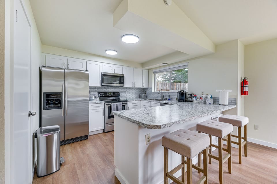 Kitchen | Drip & Keurig Coffee Makers | Toaster